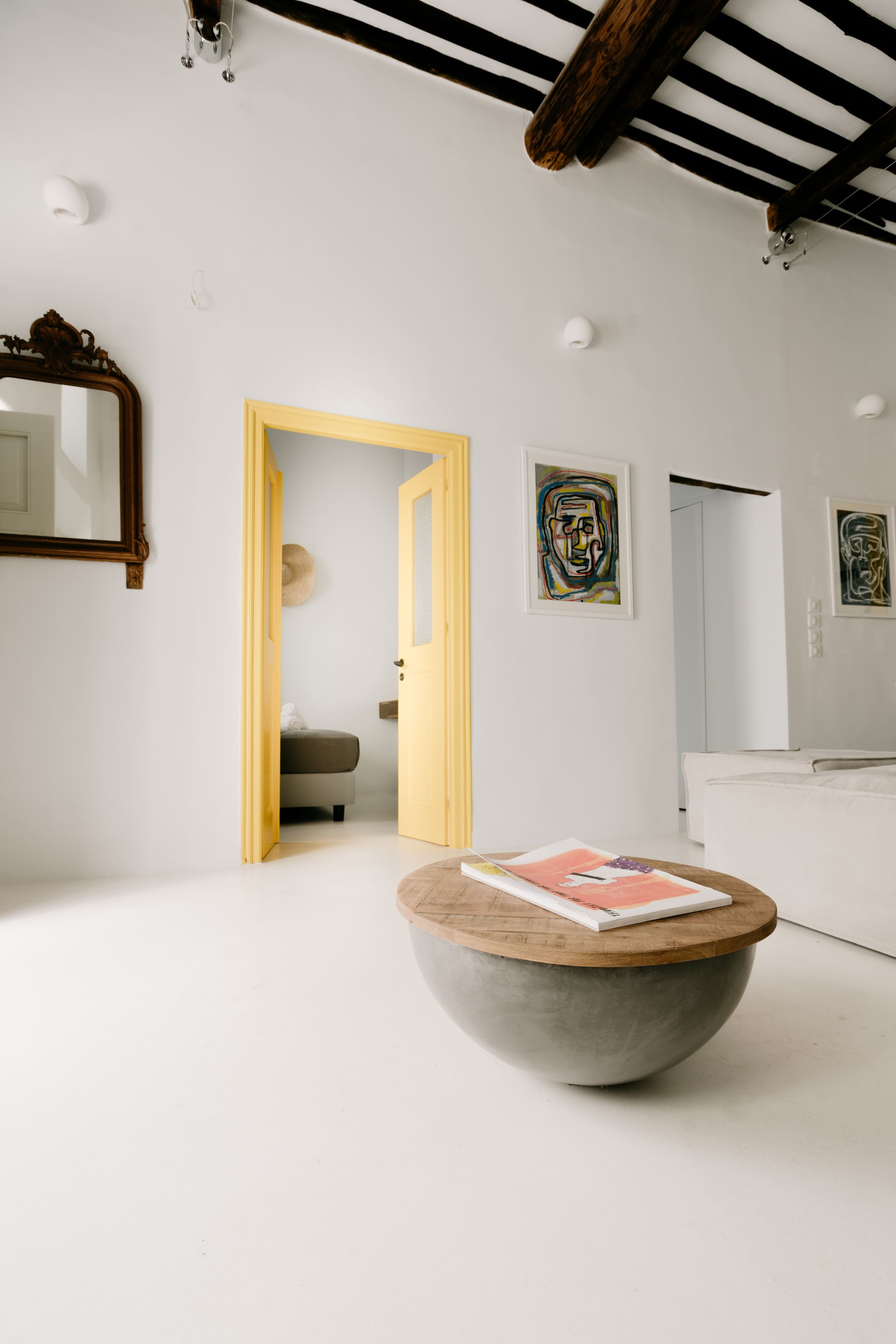 The Yellow House / Mykonos Town 9
