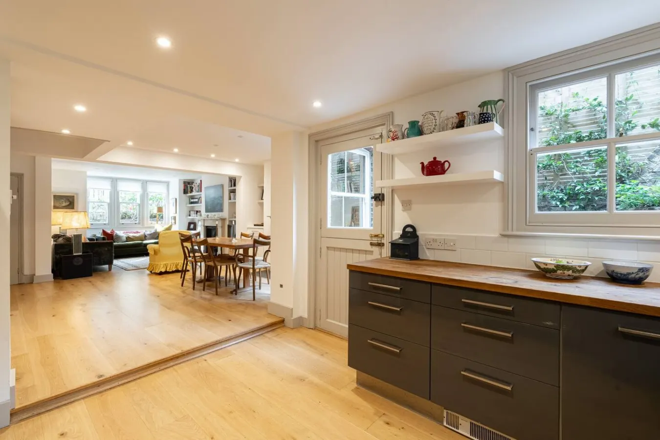 Charming Battersea House Next to Battersea Park 15