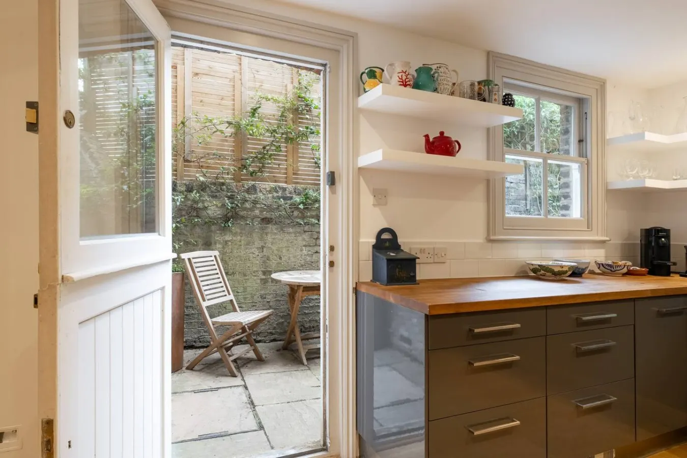 Charming Battersea House Next to Battersea Park 16