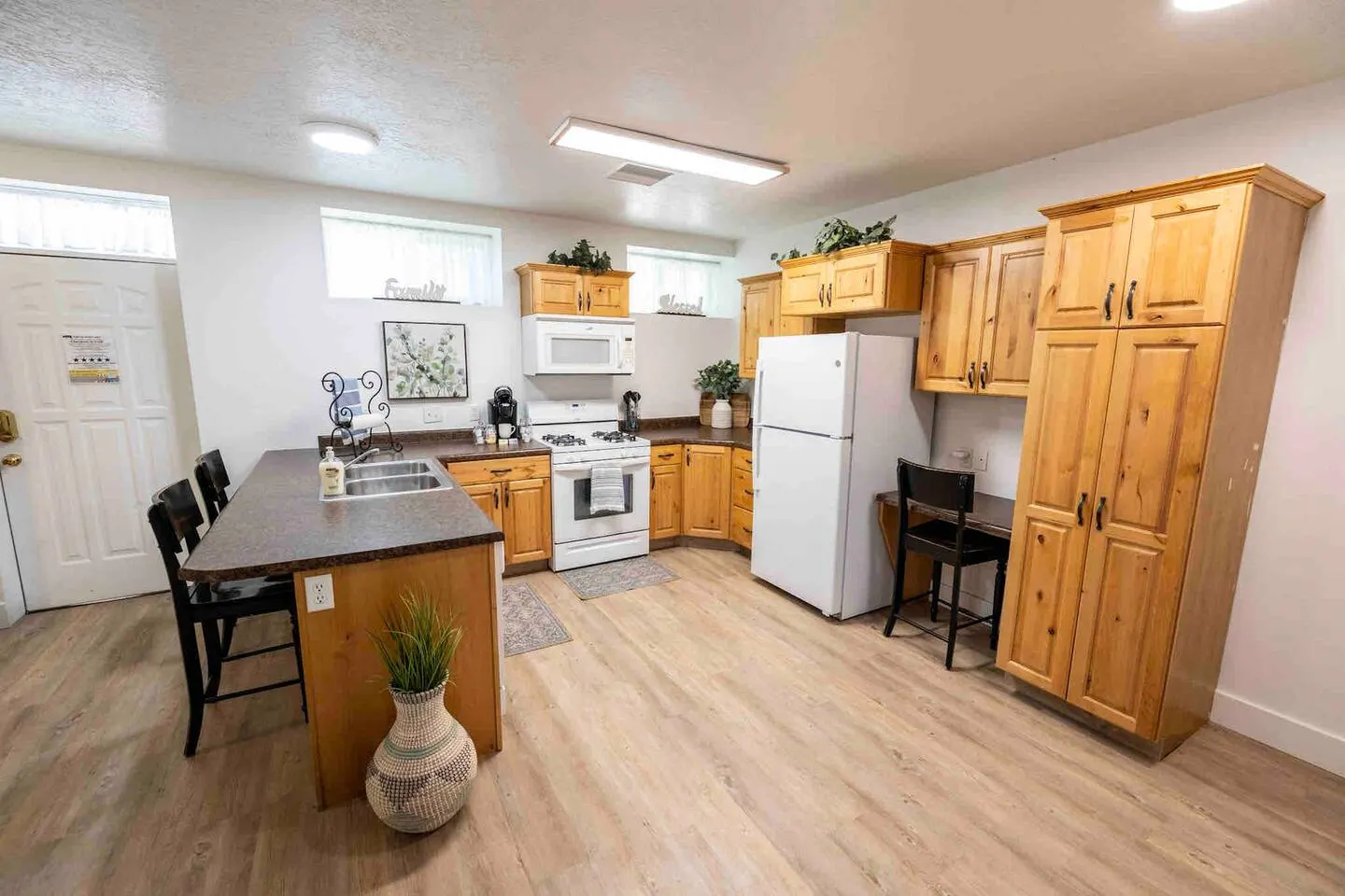 State Street Suite *Pet Friendly *Kitchen *Laundry — photo 3