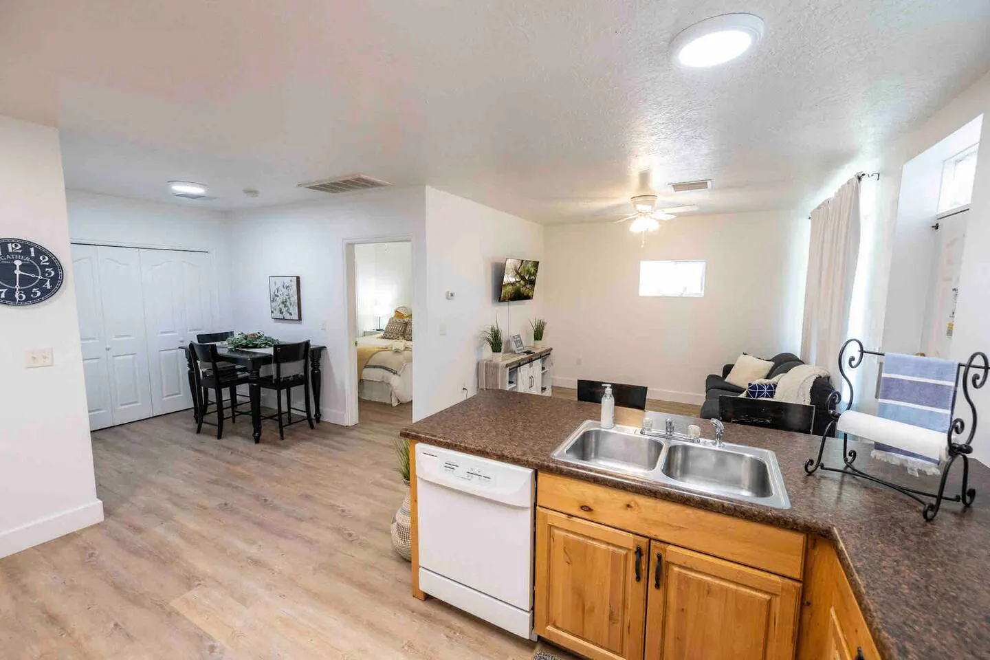 State Street Suite *Pet Friendly *Kitchen *Laundry — photo 5