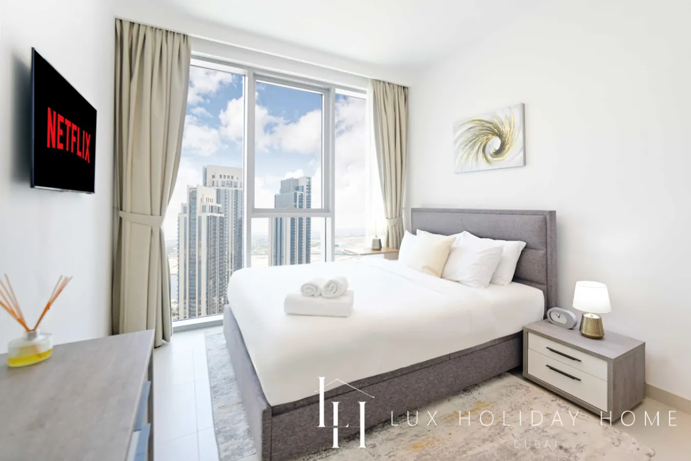 LUX The Dubai Creek View Suite 9