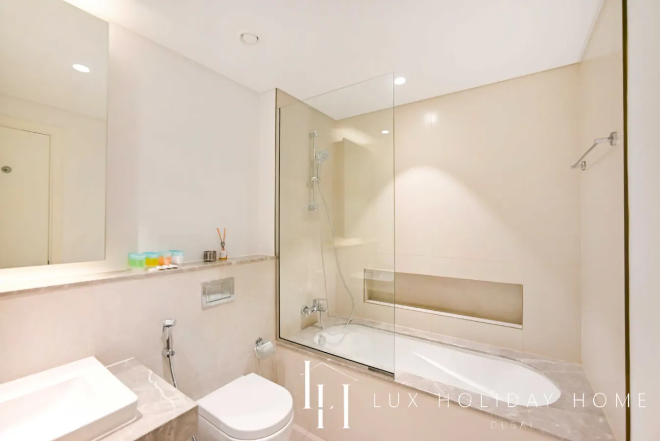 LUX The Dubai Creek View Suite 16