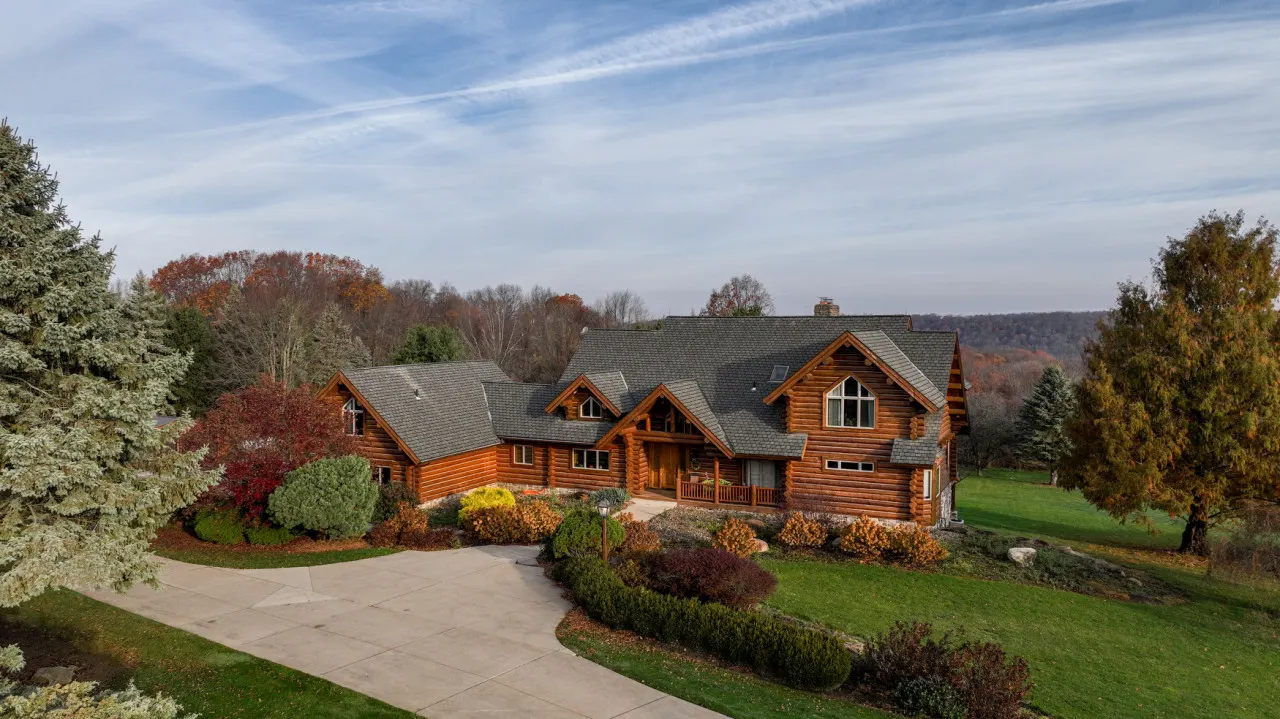 Rustic Timber Lodge w/Hot Tub-Sleeps 16