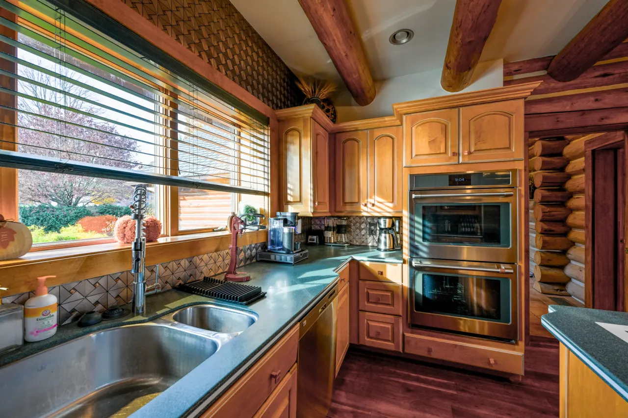 Rustic Timber Lodge w/Hot Tub-Sleeps 16 16