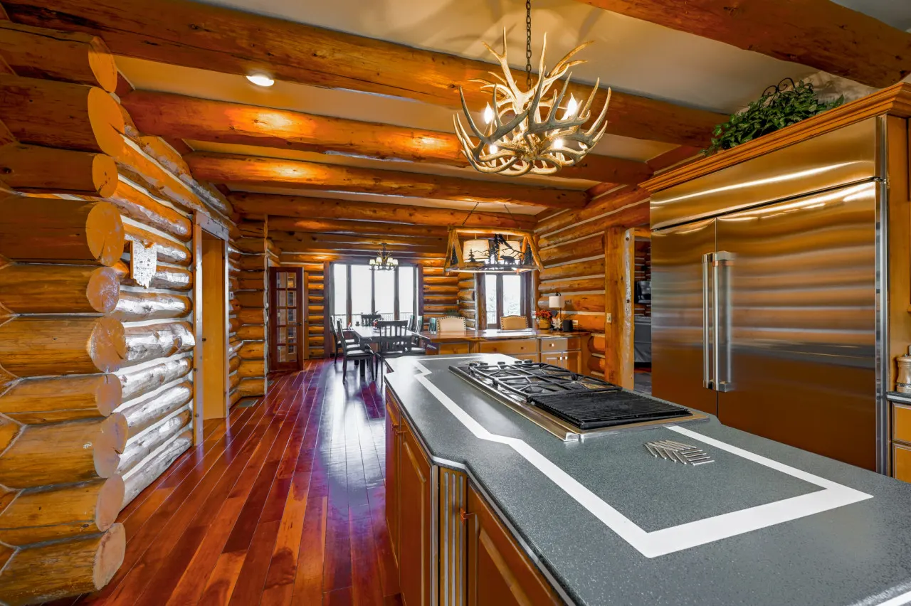 Rustic Timber Lodge w/Hot Tub-Sleeps 16 17