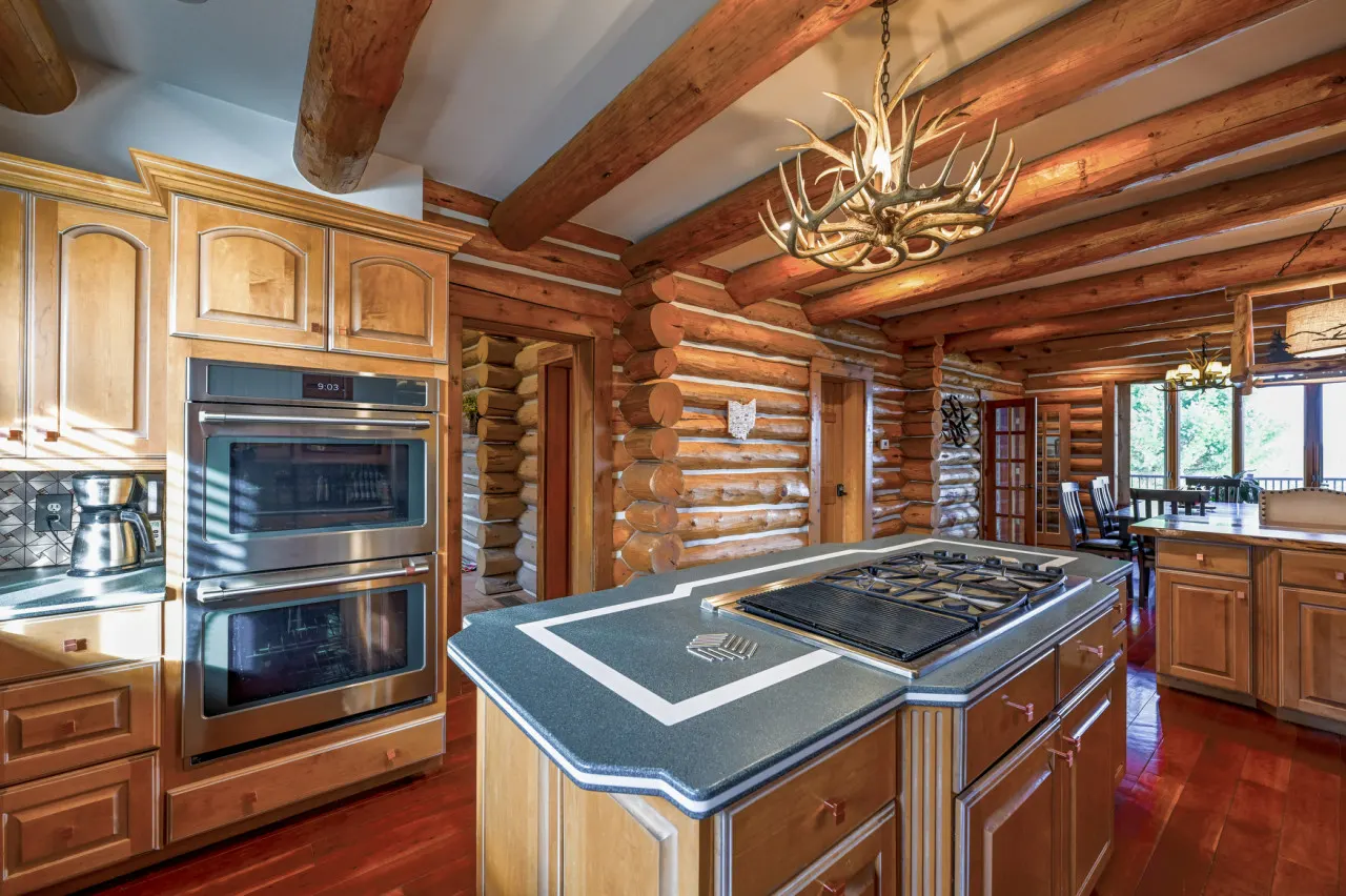 Rustic Timber Lodge w/Hot Tub-Sleeps 16 19