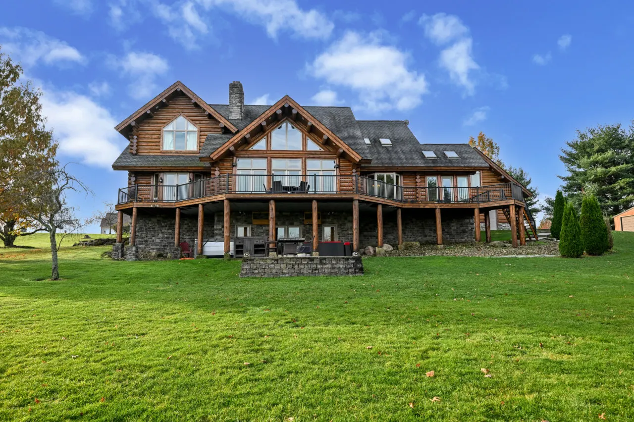 Rustic Timber Lodge w/Hot Tub-Sleeps 16 — photo 3