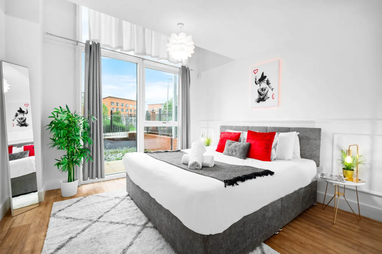 Parkside Central Apartment - Terrace - Super King Bed — photo 2