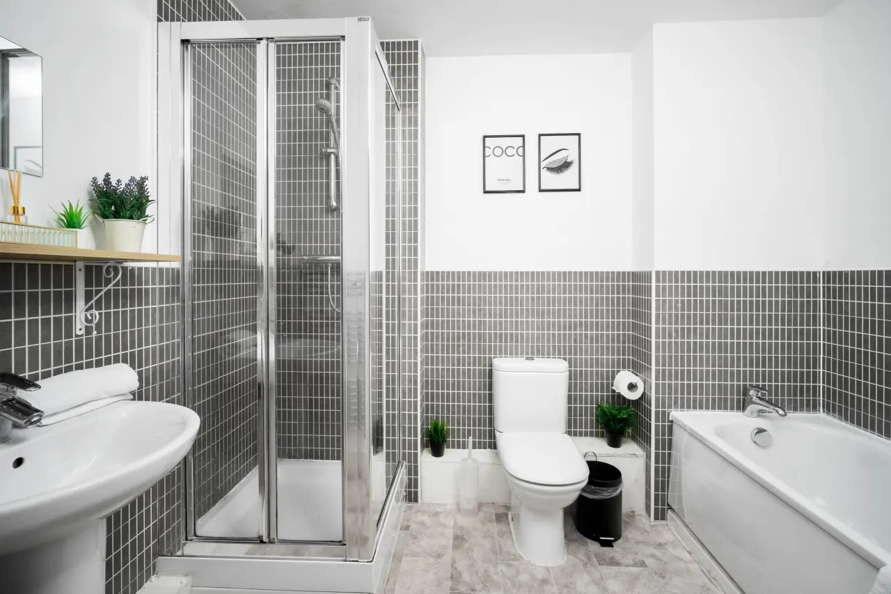Parkside Central Apartment - Terrace - Super King Bed 12