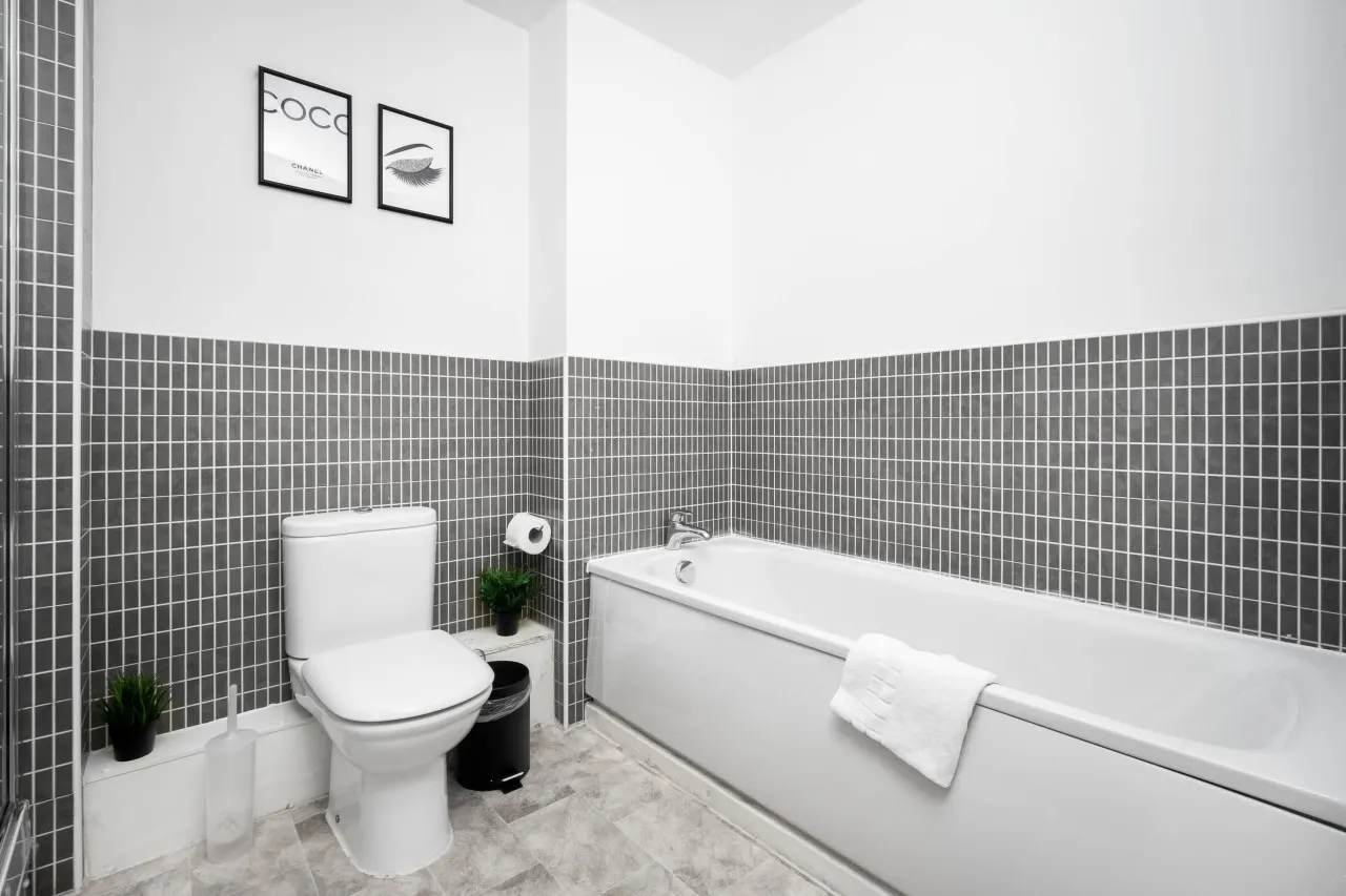 Parkside Central Apartment - Terrace - Super King Bed — photo 5