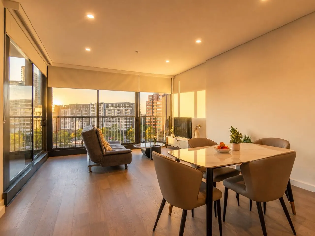 Spacious Zetland Stay Walk to Green Square 8