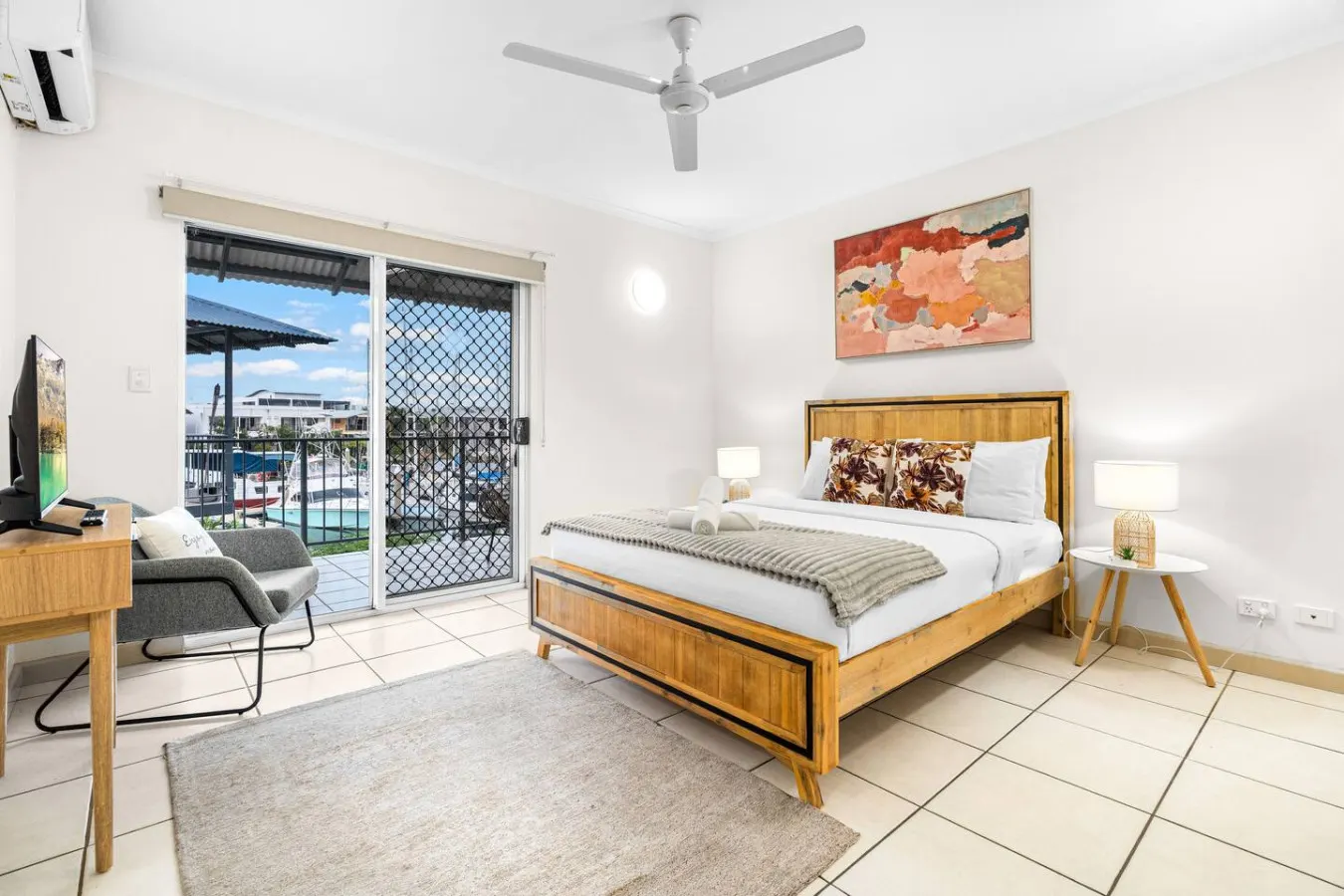 Zen Dockside Point: Marina view - Patio - Parking 20