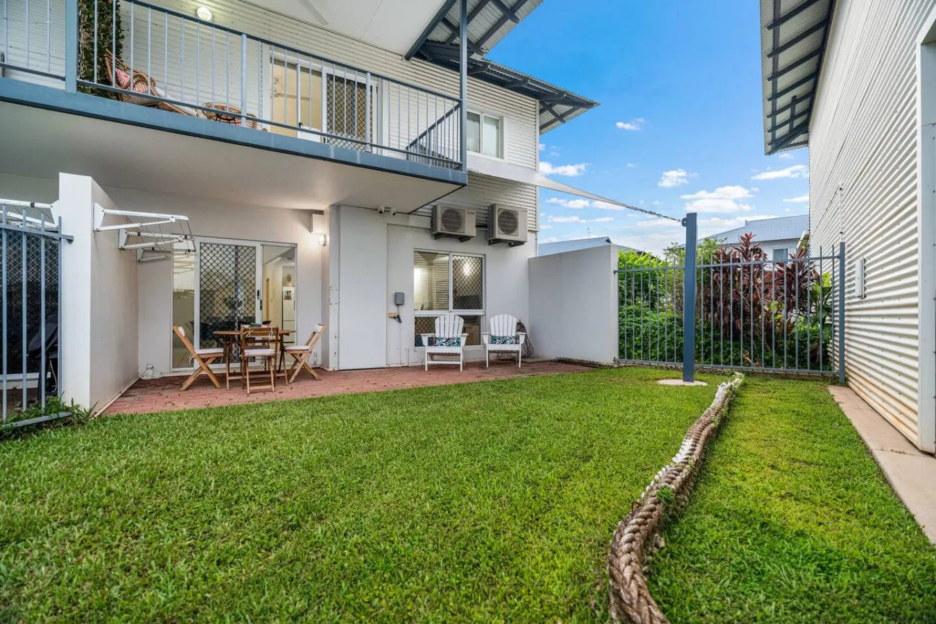Zen Dockside Point: Marina view - Patio - Parking 6
