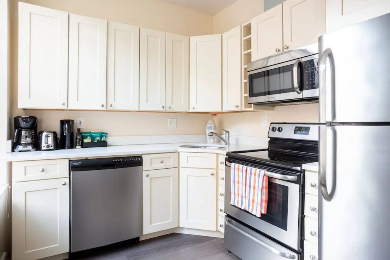 Prime Boston Fidi L-Shaped Studio 3