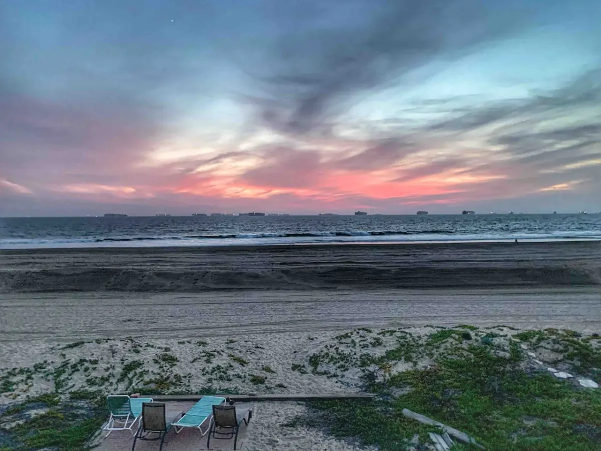 Sunset Beach Getaway - Beachfront, Views, Pets, 2 Units 8