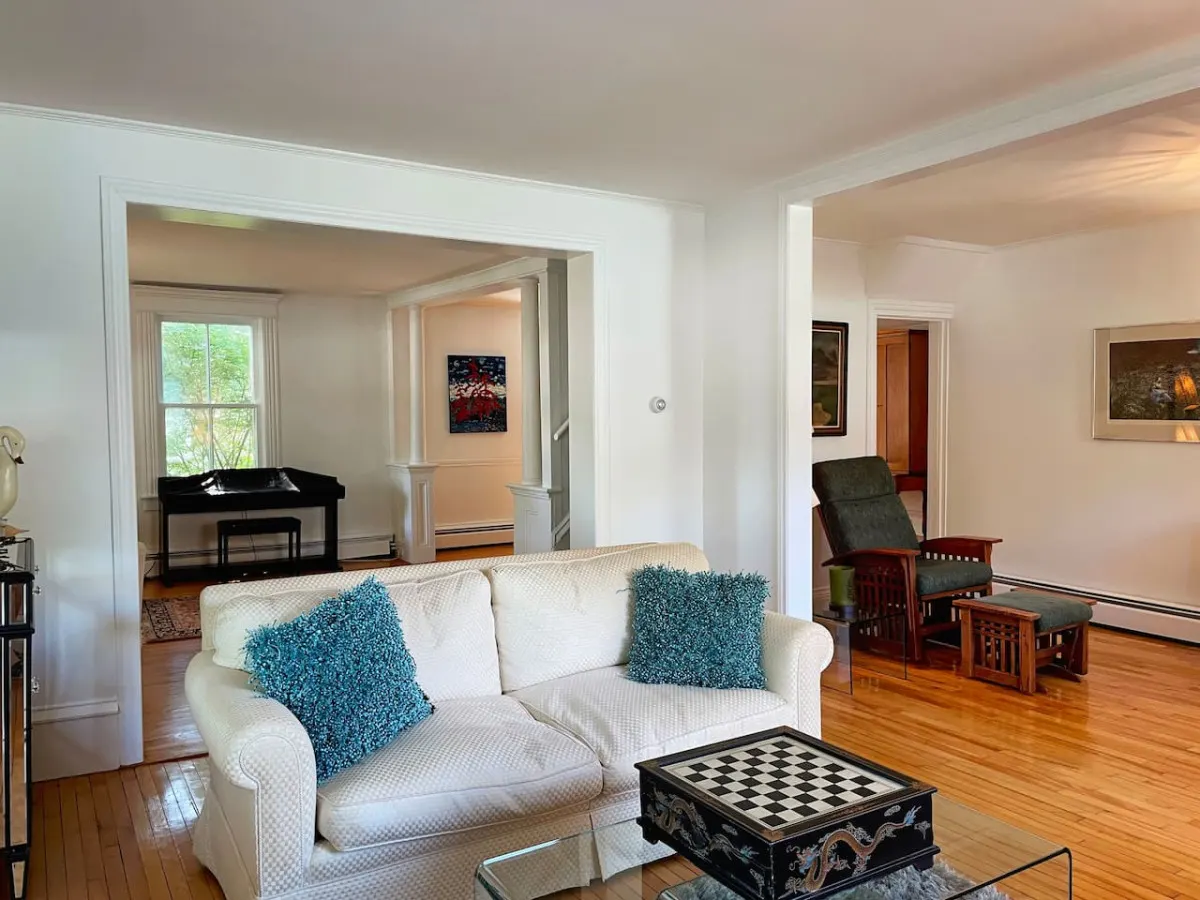 Spacious & Charming Century Home - Wellington - TWO beach passes! 9