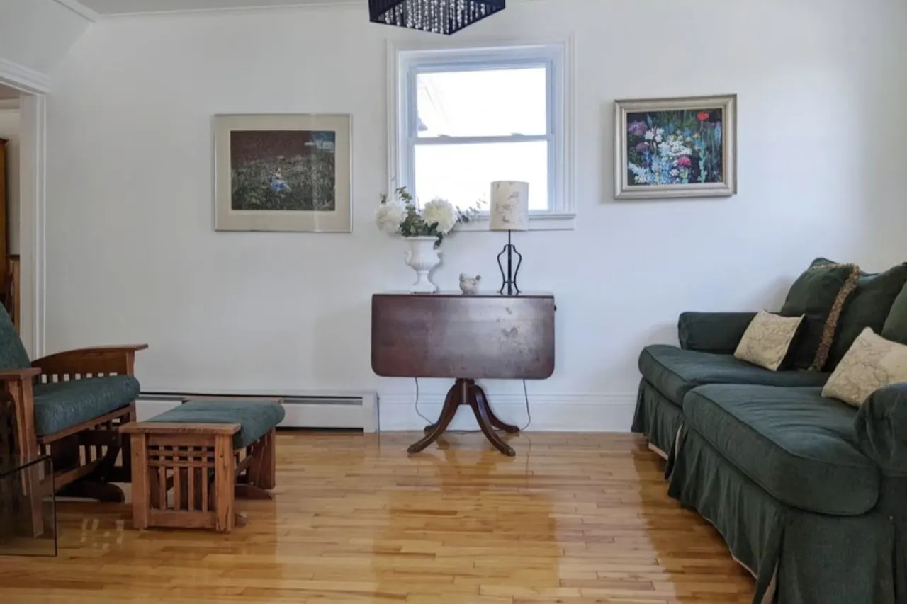 Spacious & Charming Century Home - Wellington - TWO beach passes! 10