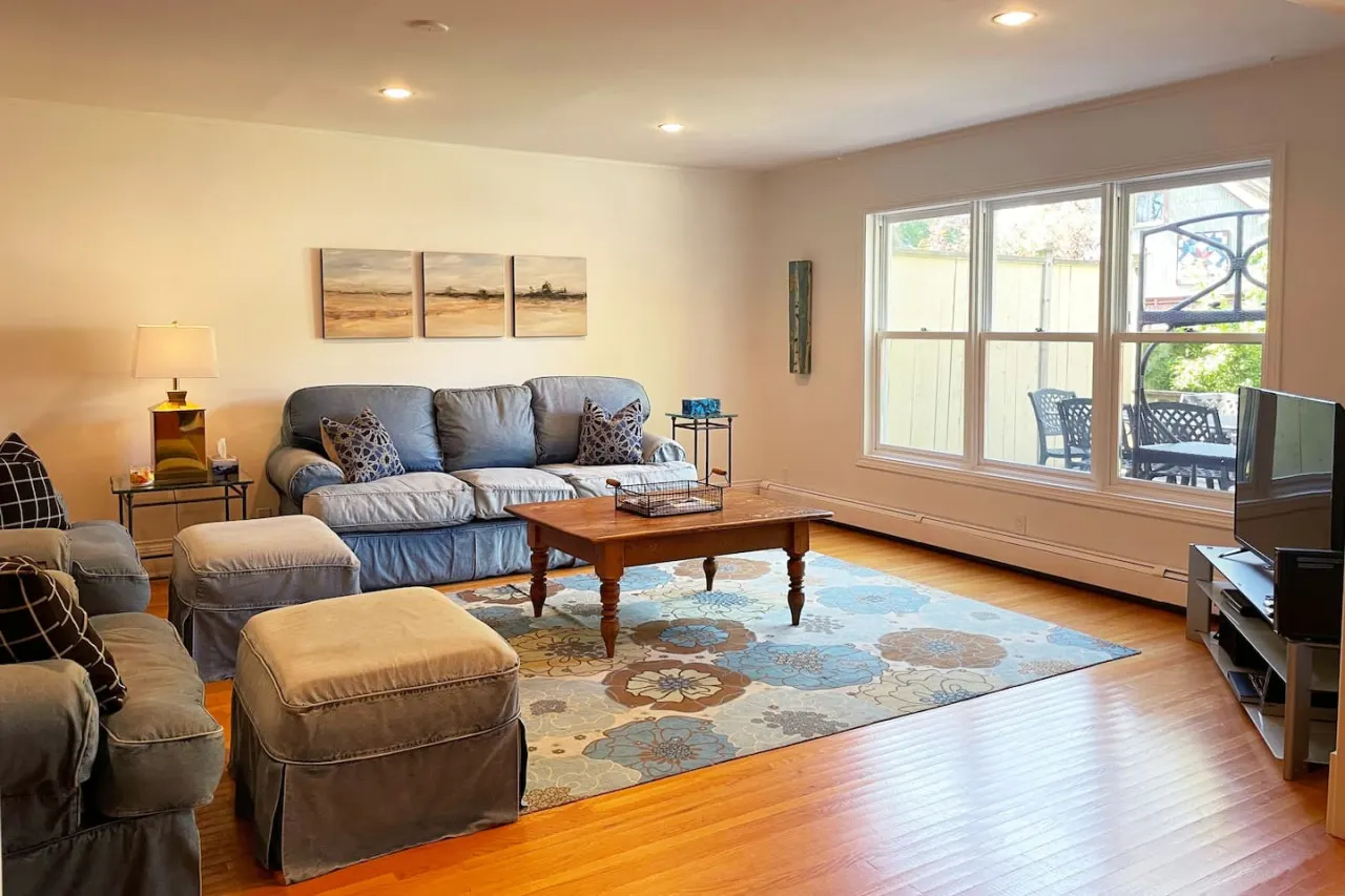 Spacious & Charming Century Home - Wellington - TWO beach passes! 11