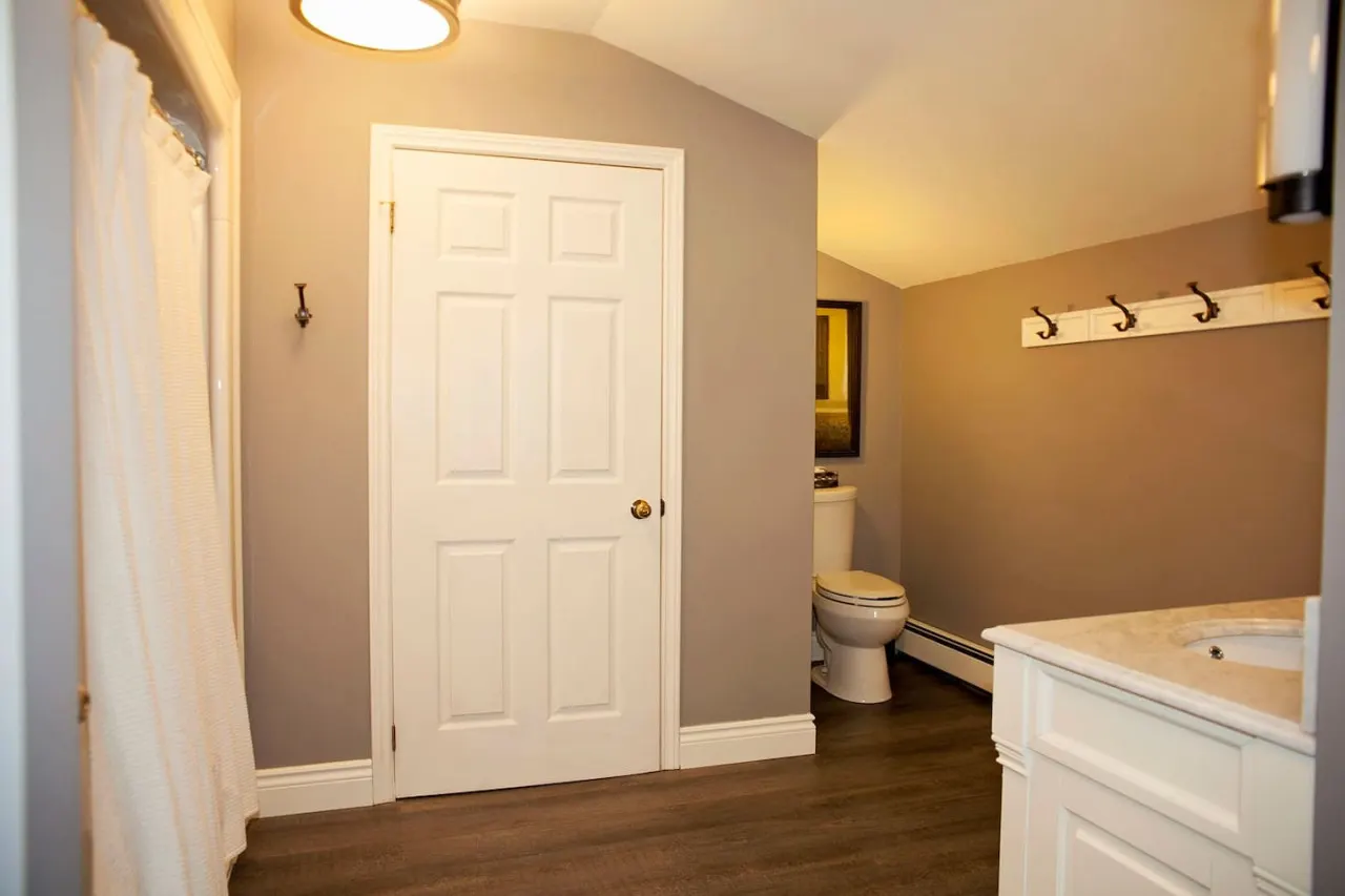 Spacious & Charming Century Home - Wellington - TWO beach passes! 14