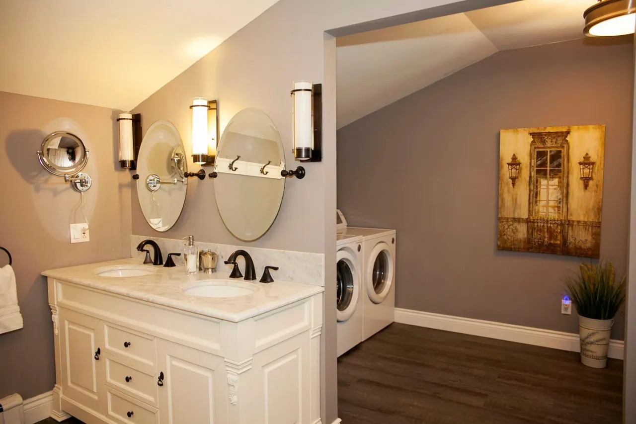 Spacious & Charming Century Home - Wellington - TWO beach passes! 15