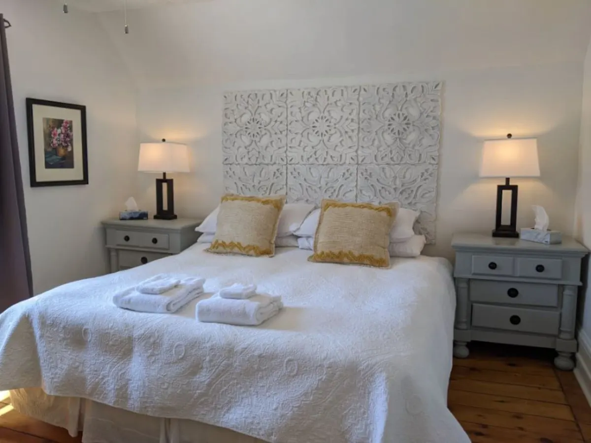 Spacious & Charming Century Home - Wellington - TWO beach passes! 16