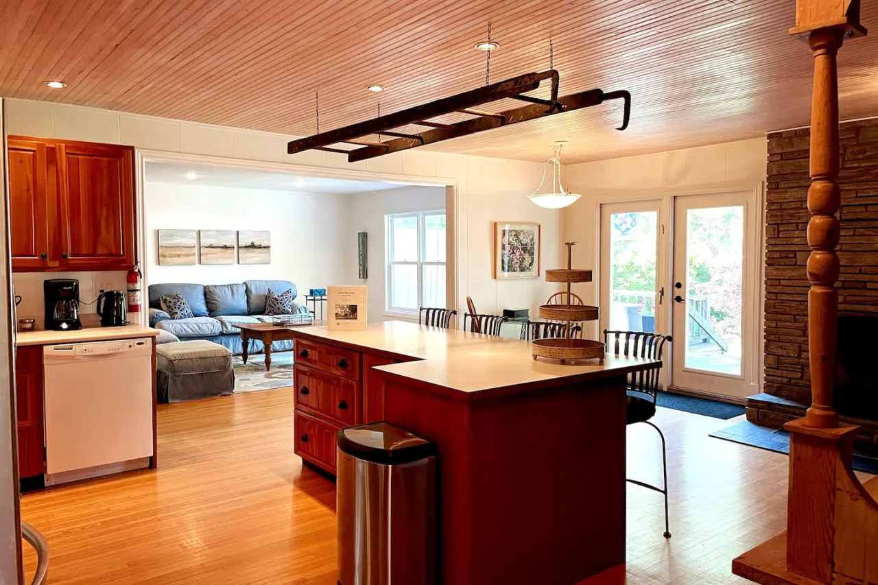 Spacious & Charming Century Home - Wellington - TWO beach passes! — photo 3