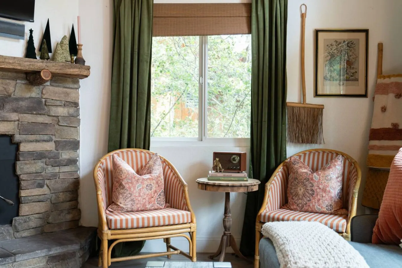 Vintage Mountain Retreat: Trendy Cabin, Loft 18