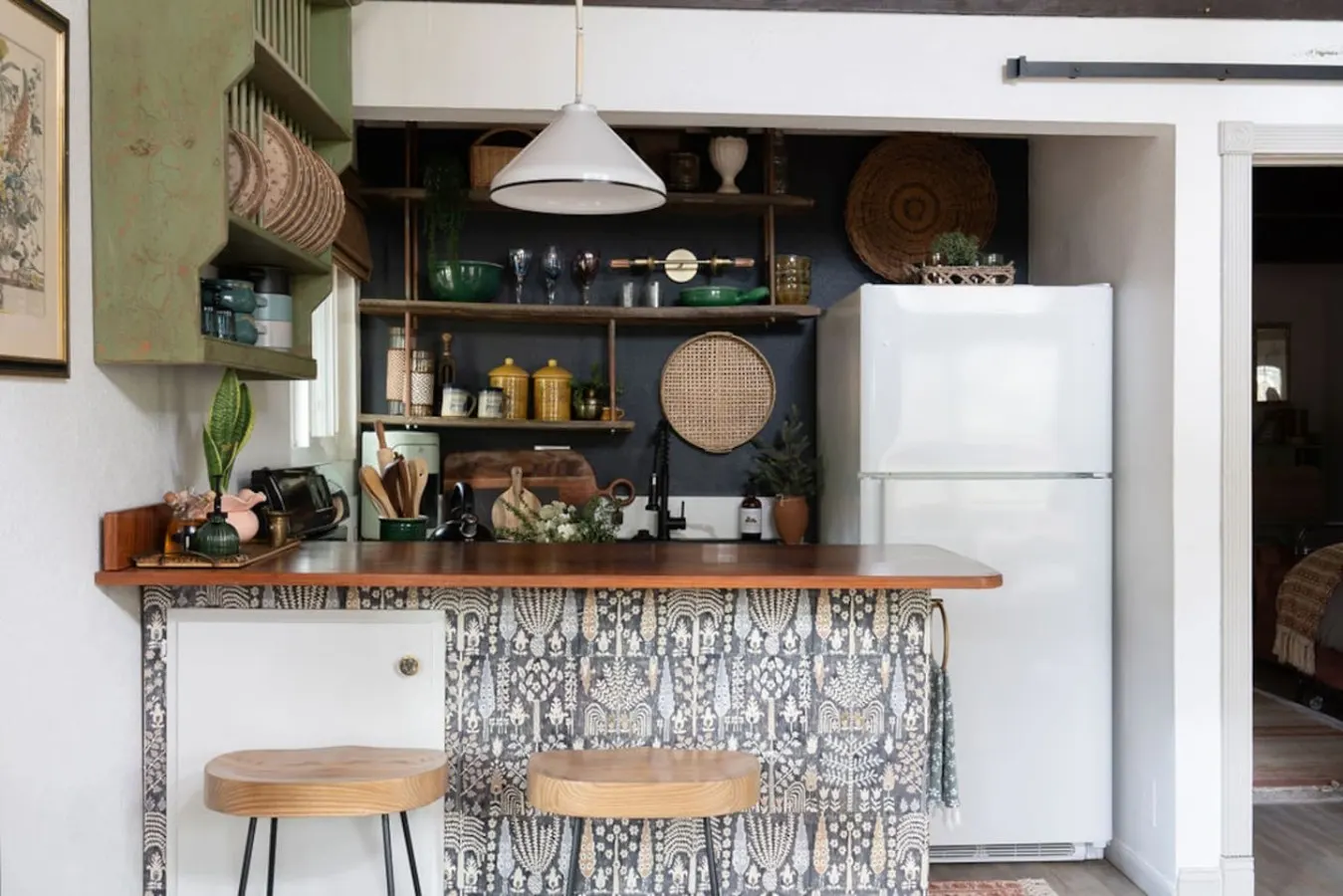 Vintage Mountain Retreat: Trendy Cabin, Loft — photo 3