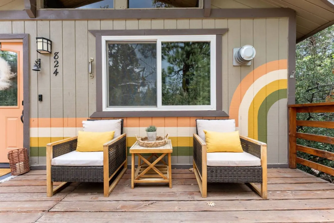 Vintage Mountain Retreat: Trendy Cabin, Loft — photo 5