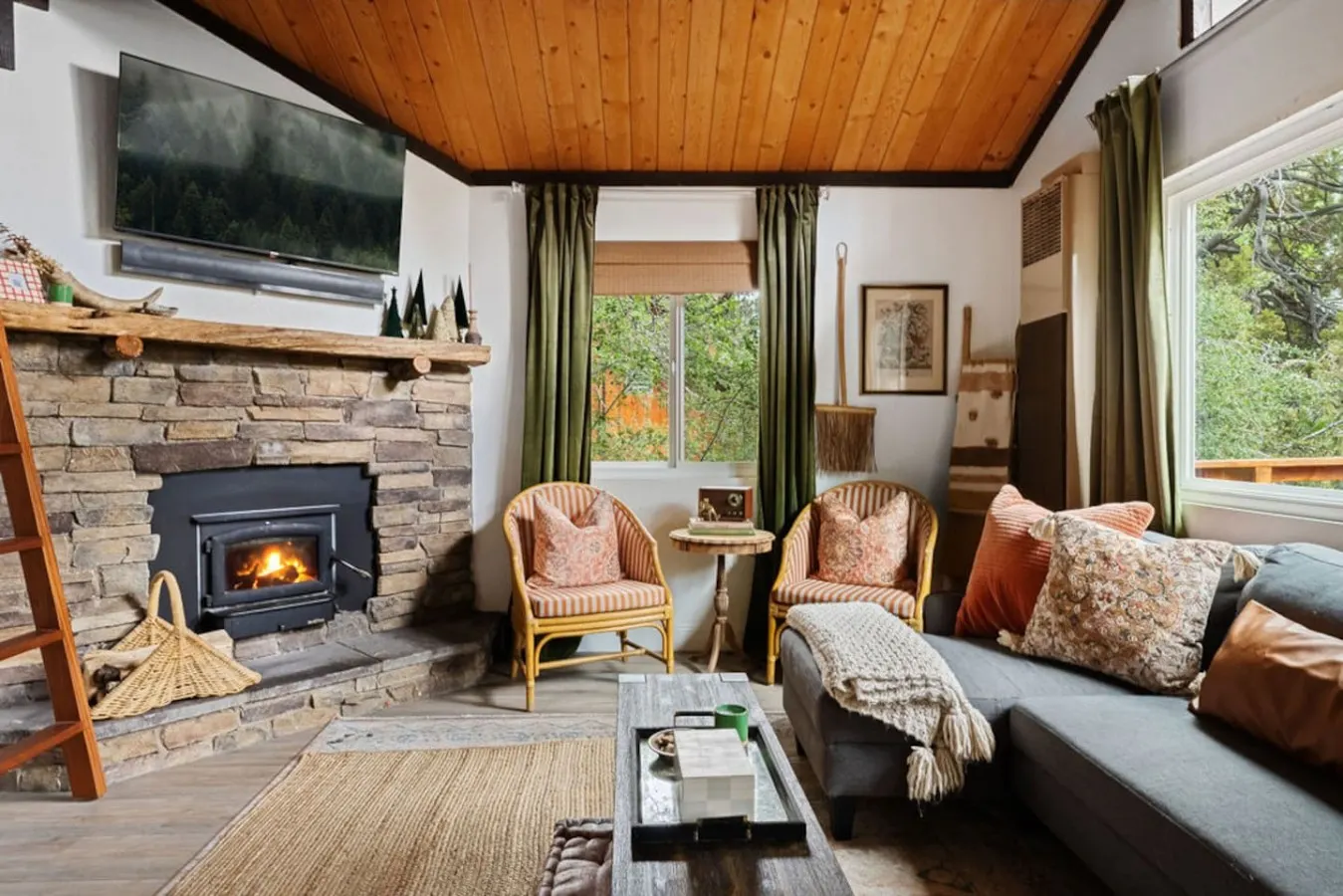 Vintage Mountain Retreat: Trendy Cabin, Loft 6