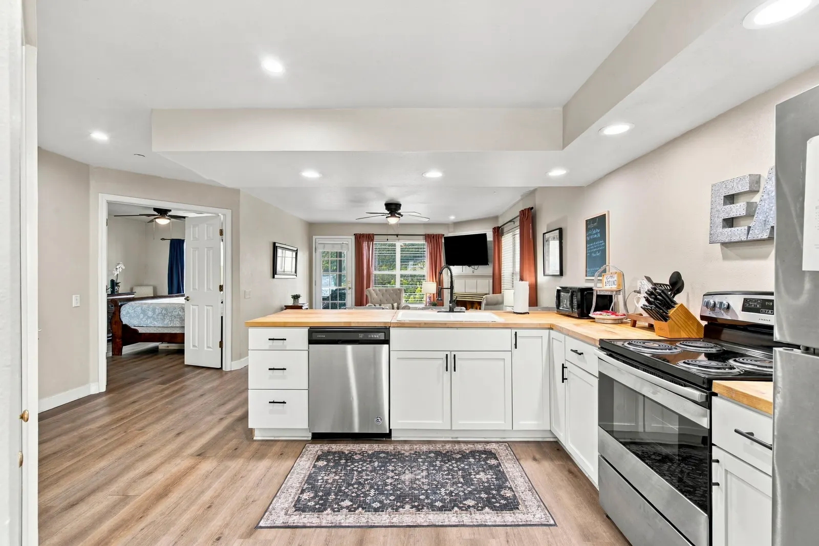 Amazing Lake View! Indoor Pool, Hot Tub, Golf 7