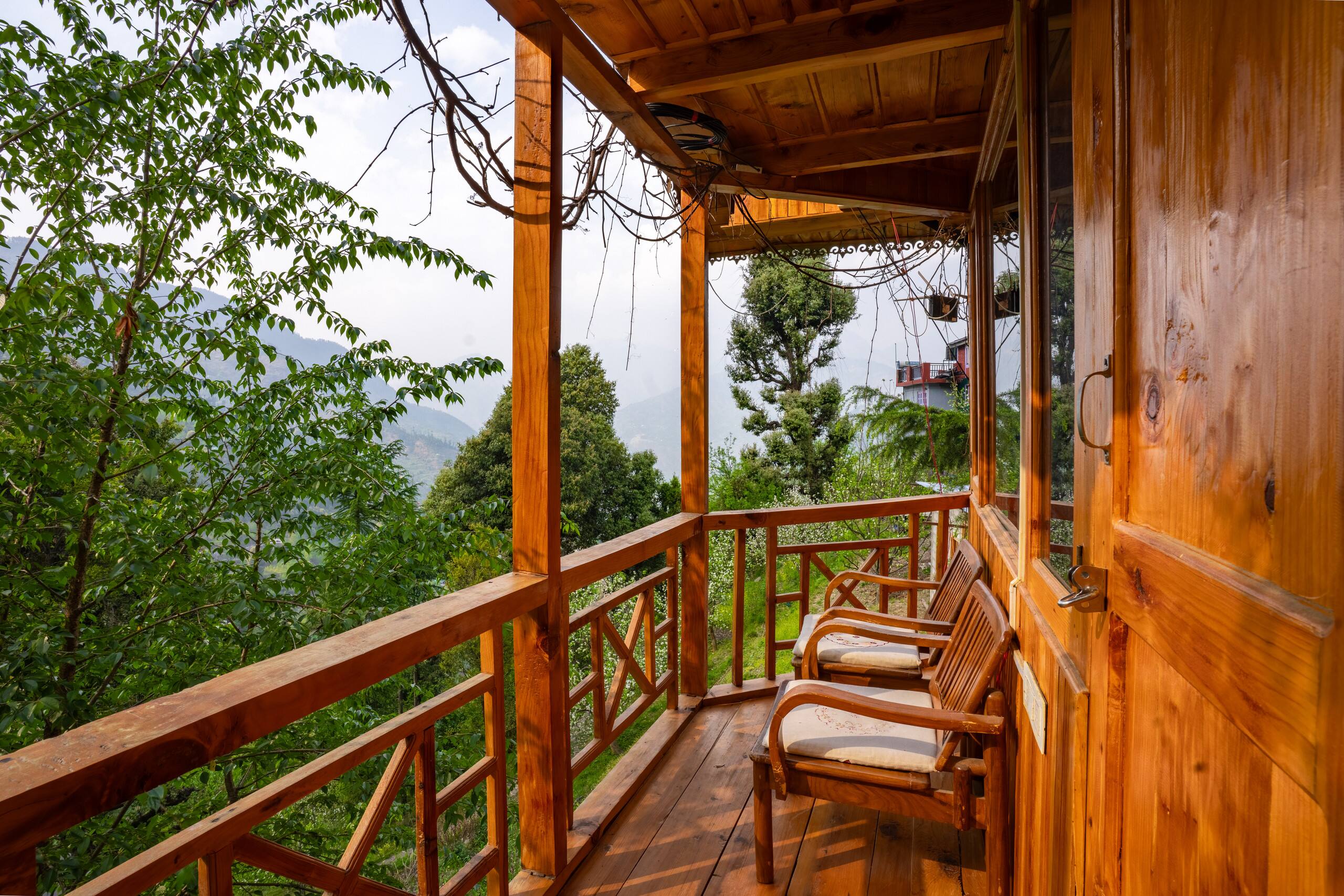Majestic Treehouse with valley view, Jibhi 1