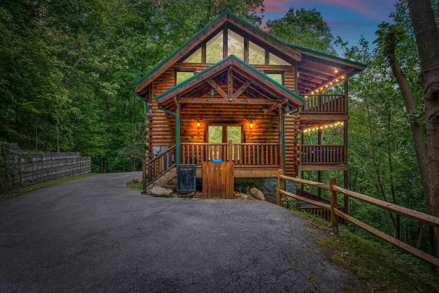 A Family Cabin in the Woods- only 3 Min to Town!