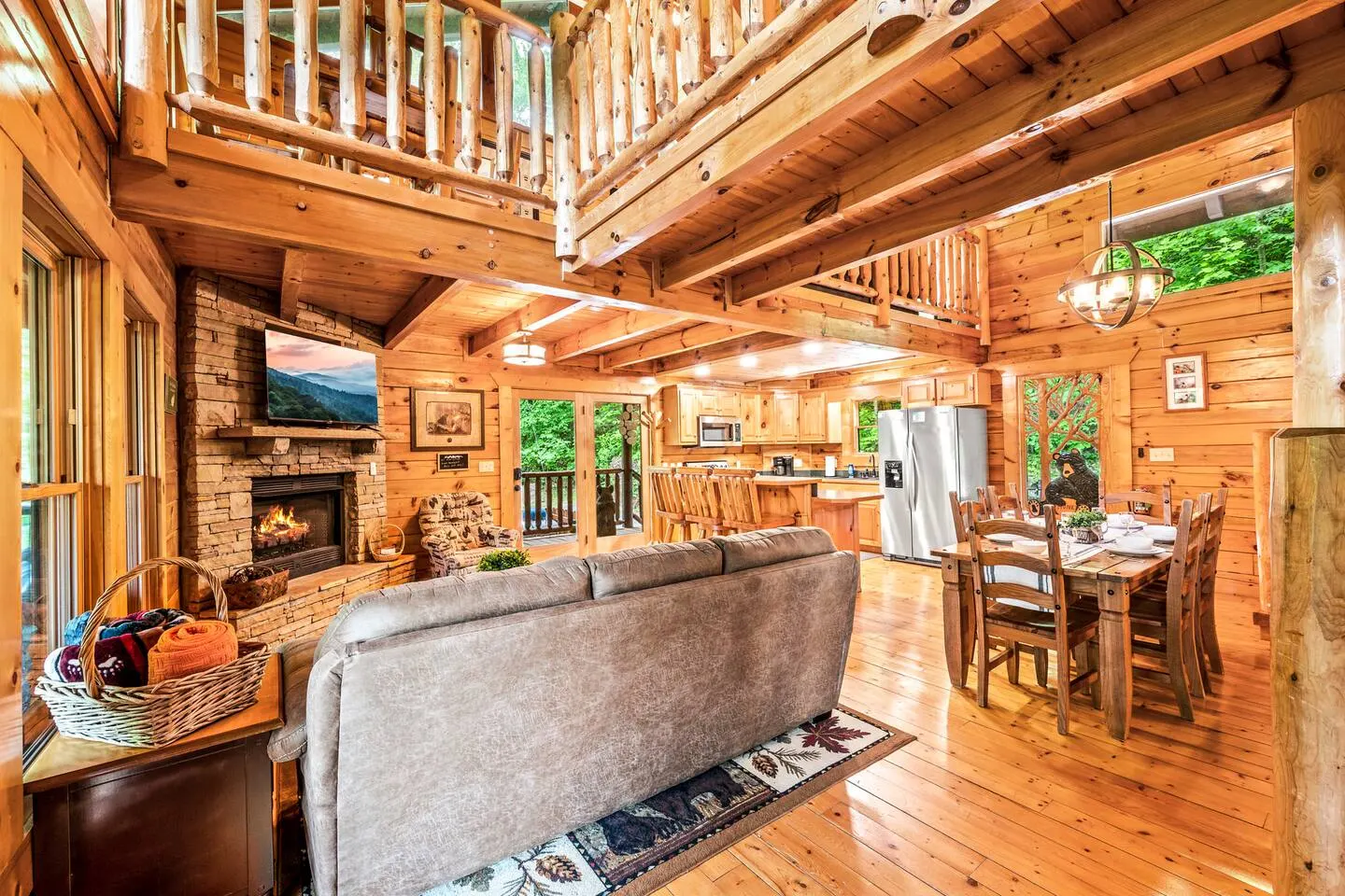 A Family Cabin in the Woods- only 3 Min to Town! 12