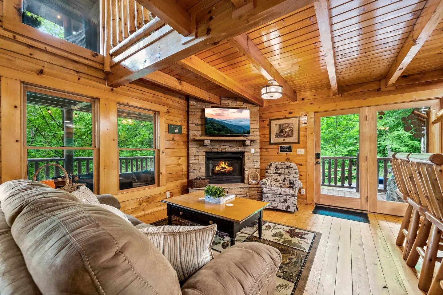 A Family Cabin in the Woods- only 3 Min to Town! 16