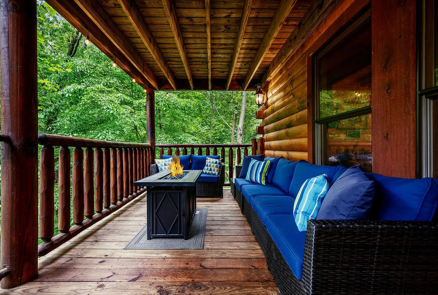 A Family Cabin in the Woods- only 3 Min to Town! 5