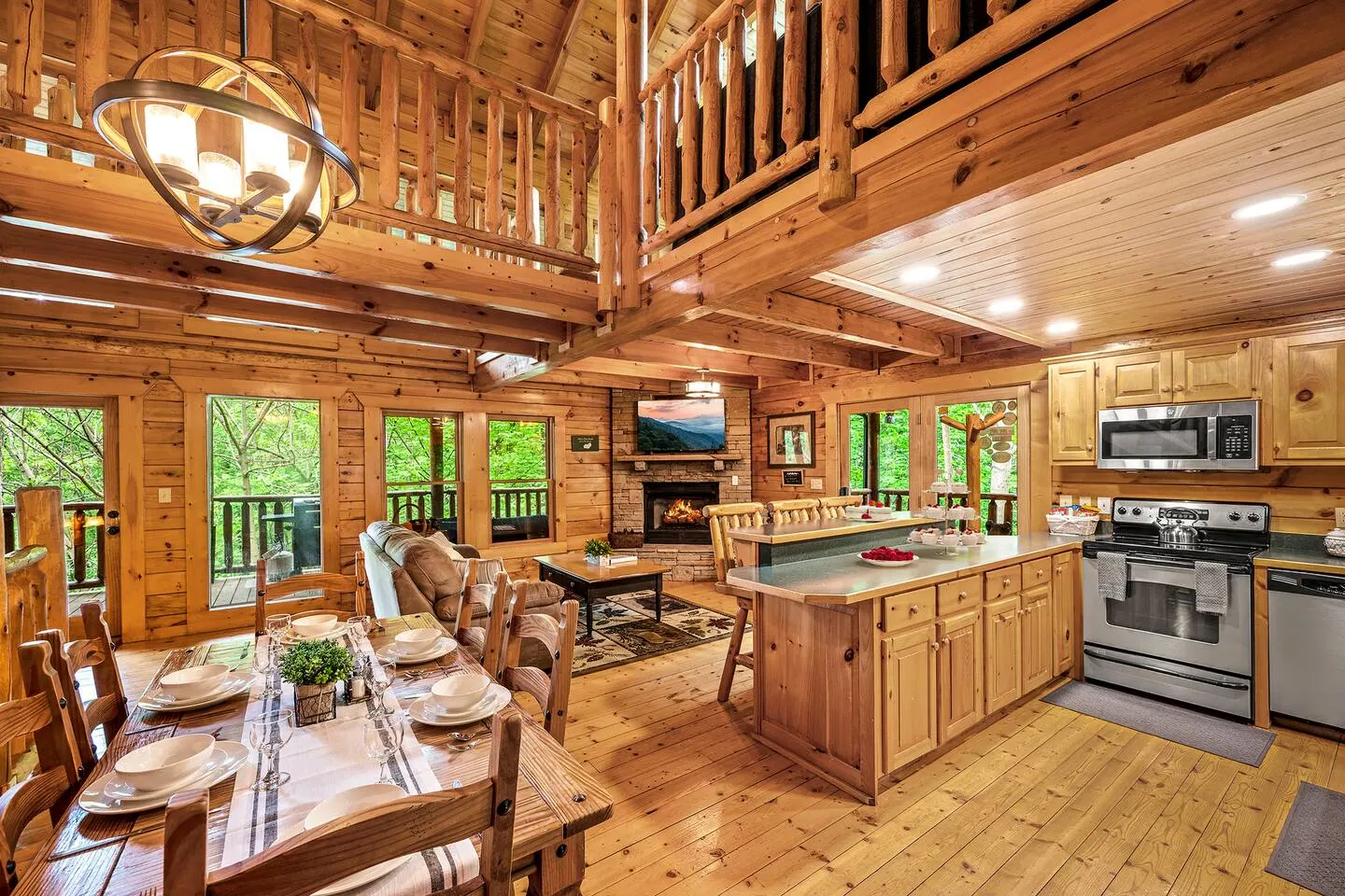 A Family Cabin in the Woods- only 3 Min to Town! 7