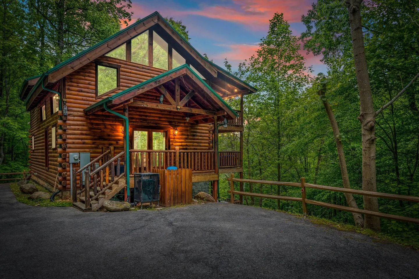 A Family Cabin in the Woods- only 3 Min to Town! 8