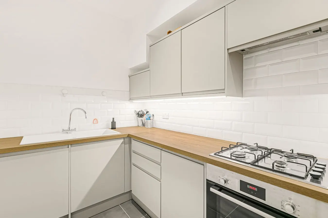 2-Bed Gated Home Next To Paddington Station 11