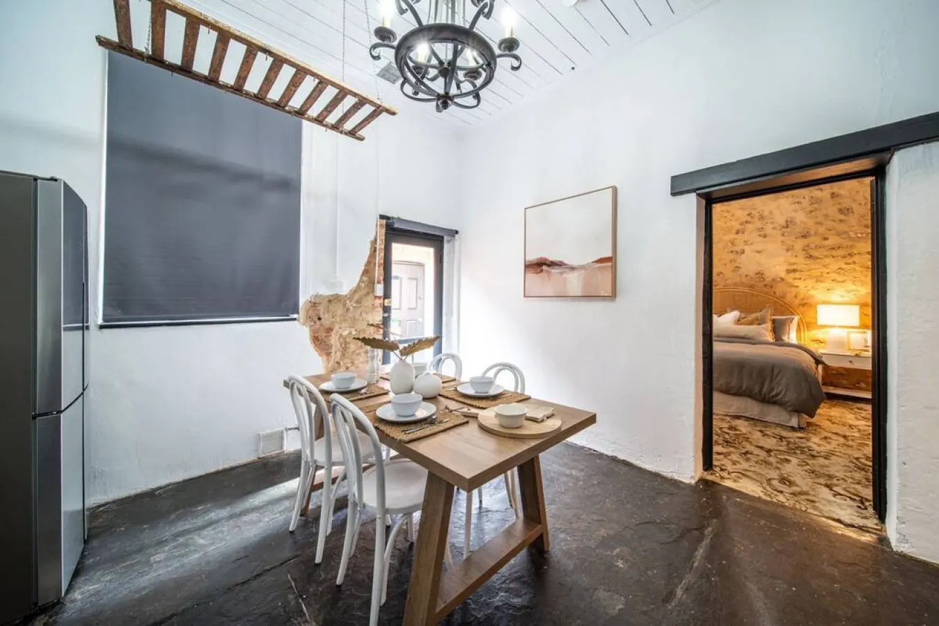 Blacksmith Cottage—Stay in Blacksmith's Lively Hub 12
