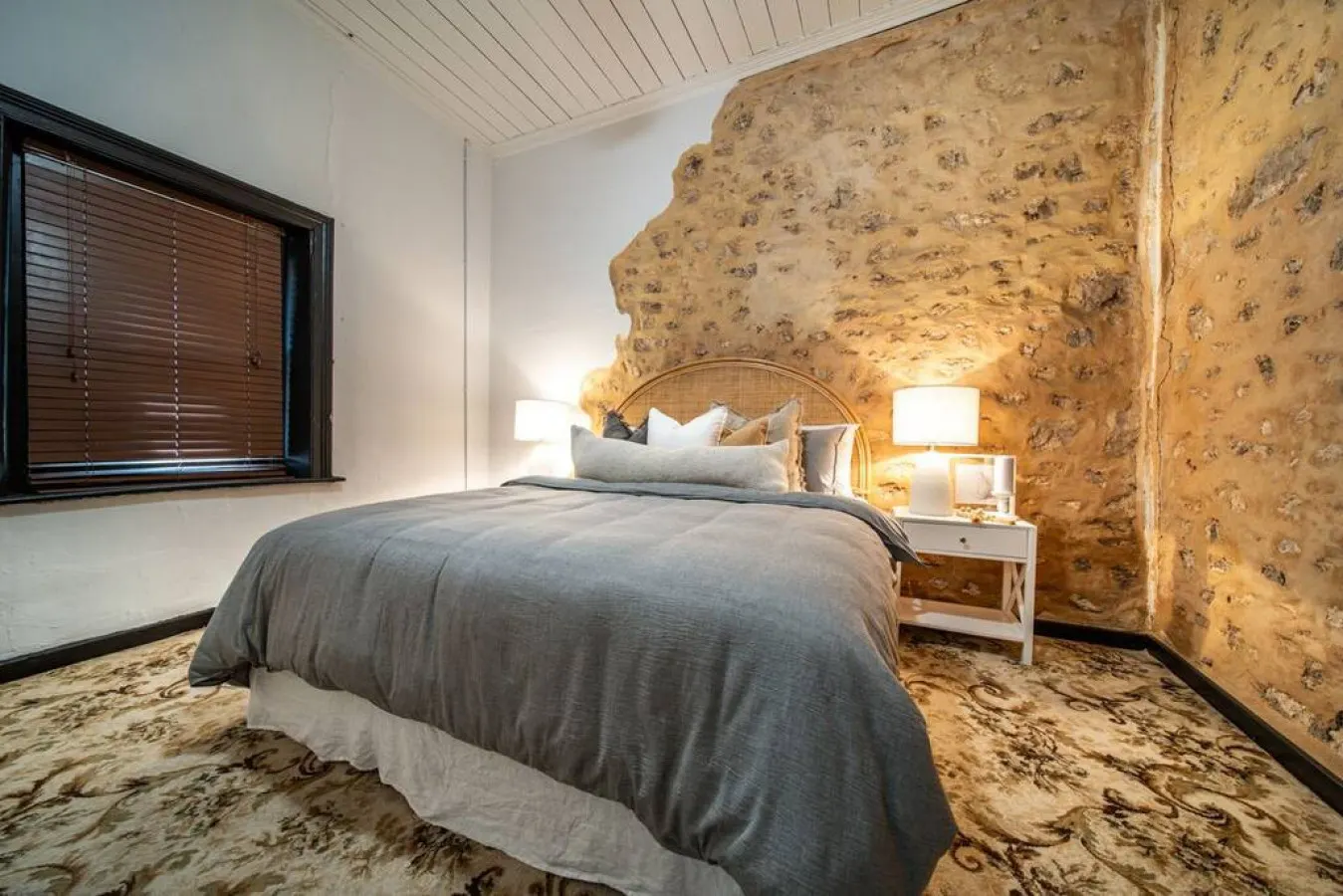 Blacksmith Cottage—Stay in Blacksmith's Lively Hub 14