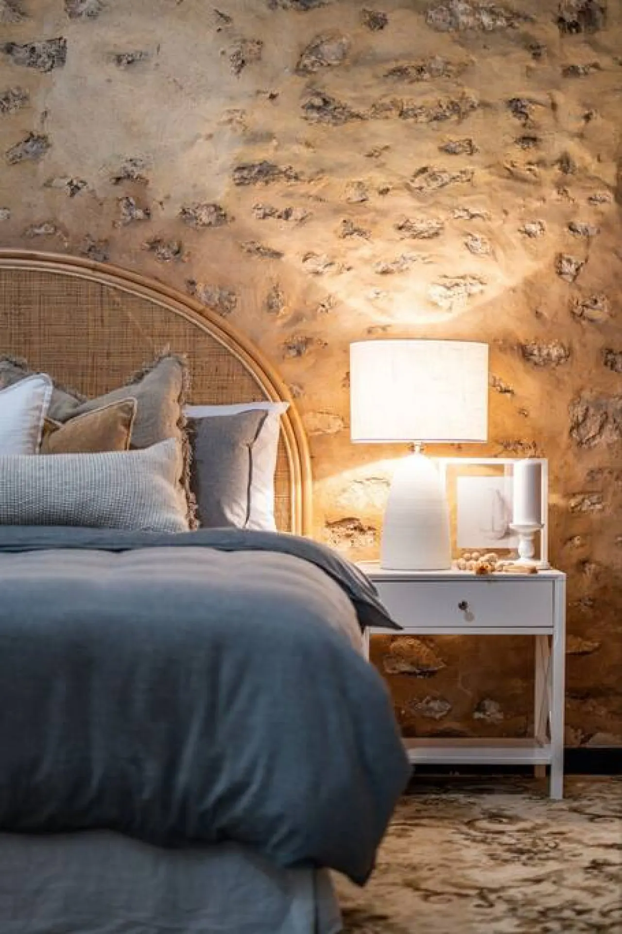 Blacksmith Cottage—Stay in Blacksmith's Lively Hub 15