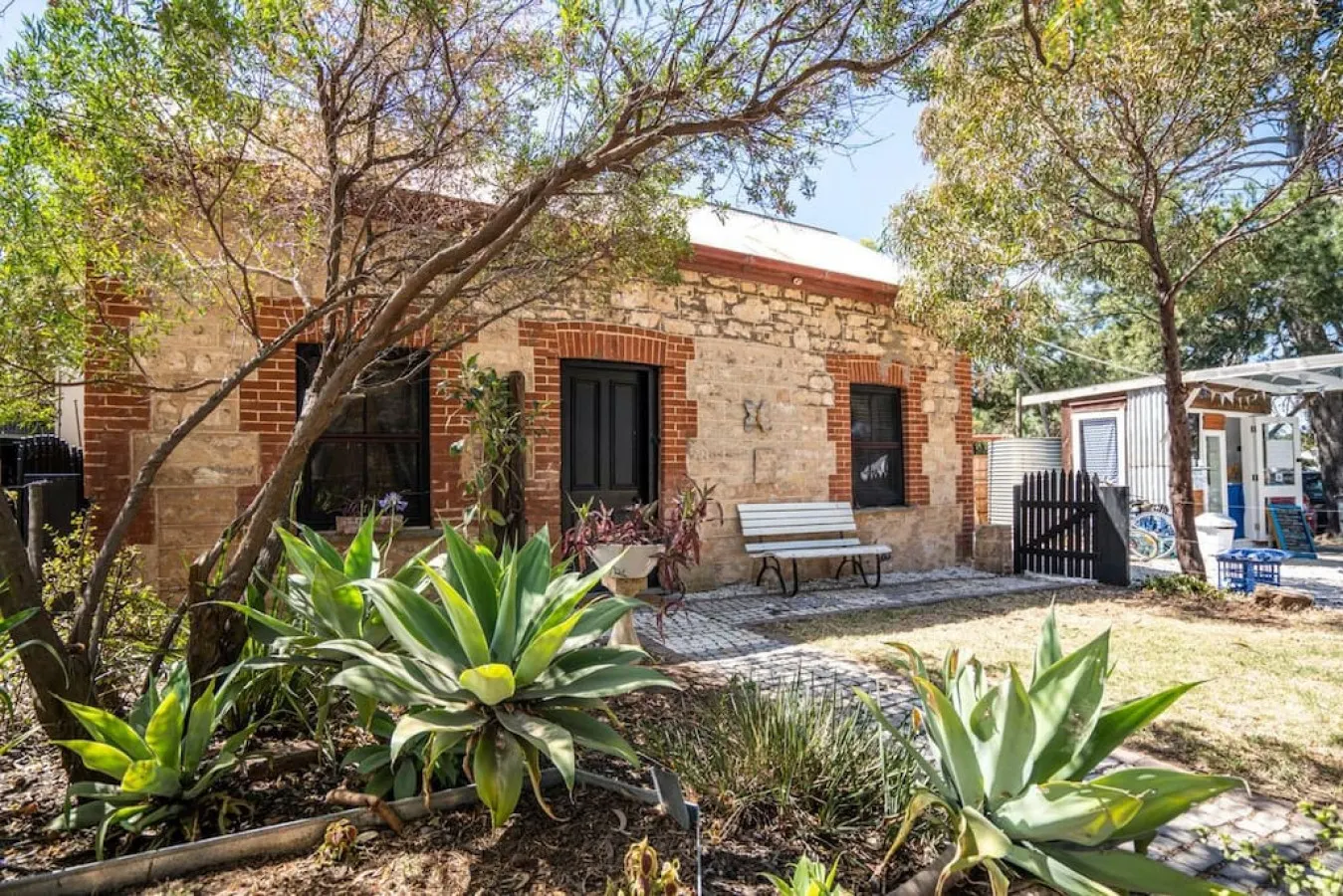 Blacksmith Cottage—Stay in Blacksmith's Lively Hub 6