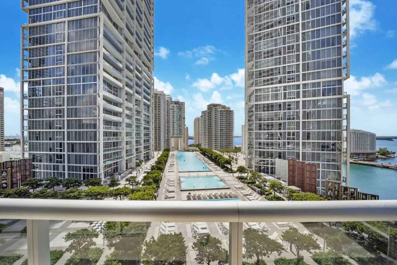 Sublime Ocean & Pool View Unit At Icon Brickell 15