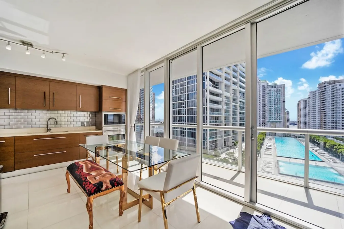 Sublime Ocean & Pool View Unit At Icon Brickell 16