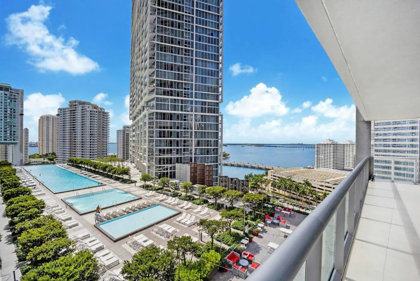 Sublime Ocean & Pool View Unit At Icon Brickell 17