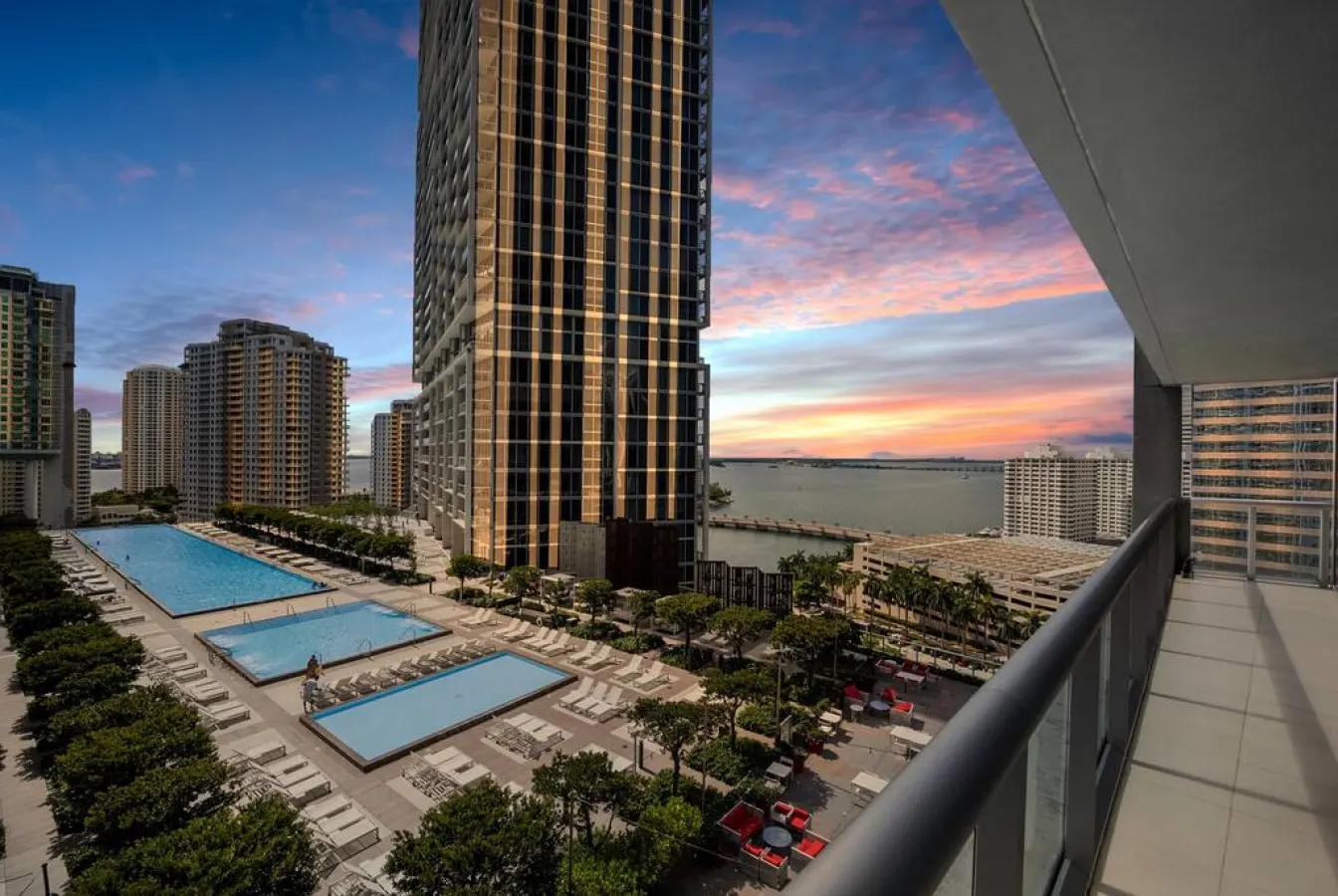 Sublime Ocean & Pool View Unit At Icon Brickell 18