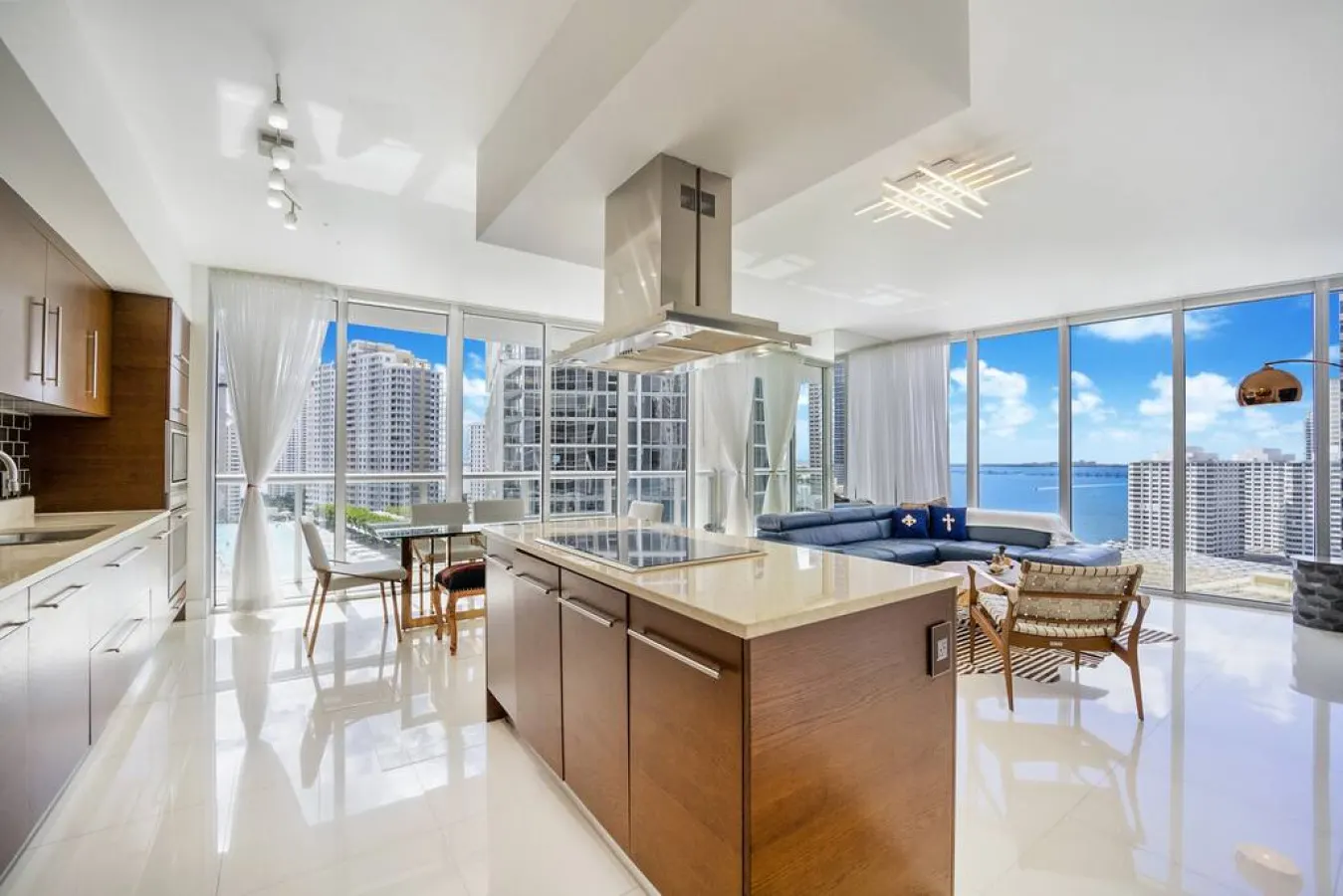 Sublime Ocean & Pool View Unit At Icon Brickell 19