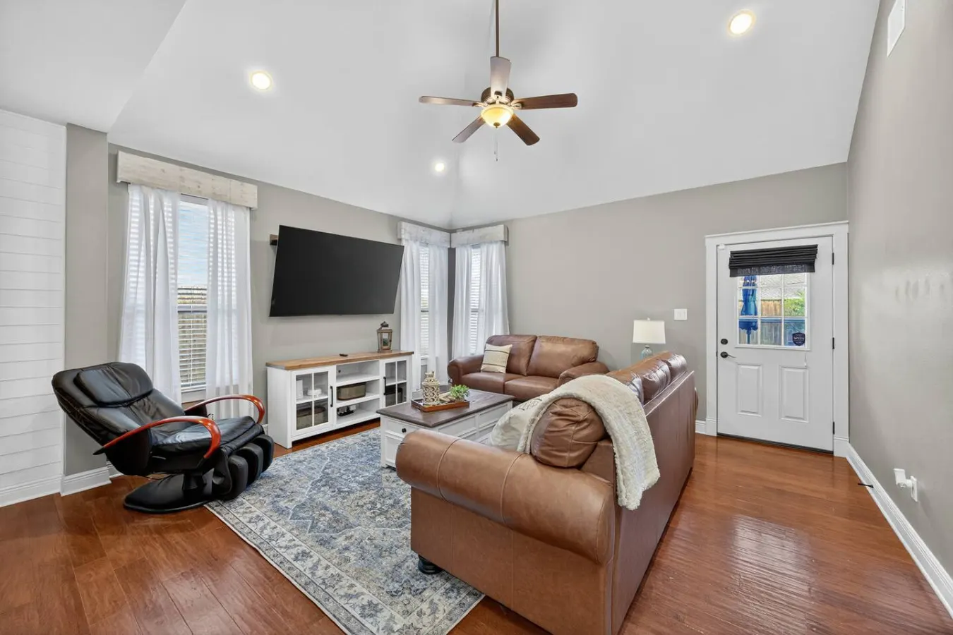 Conroe 4BR near The Woodlands Arcade Game Room, Gym, Playground, Sleeps 13 9